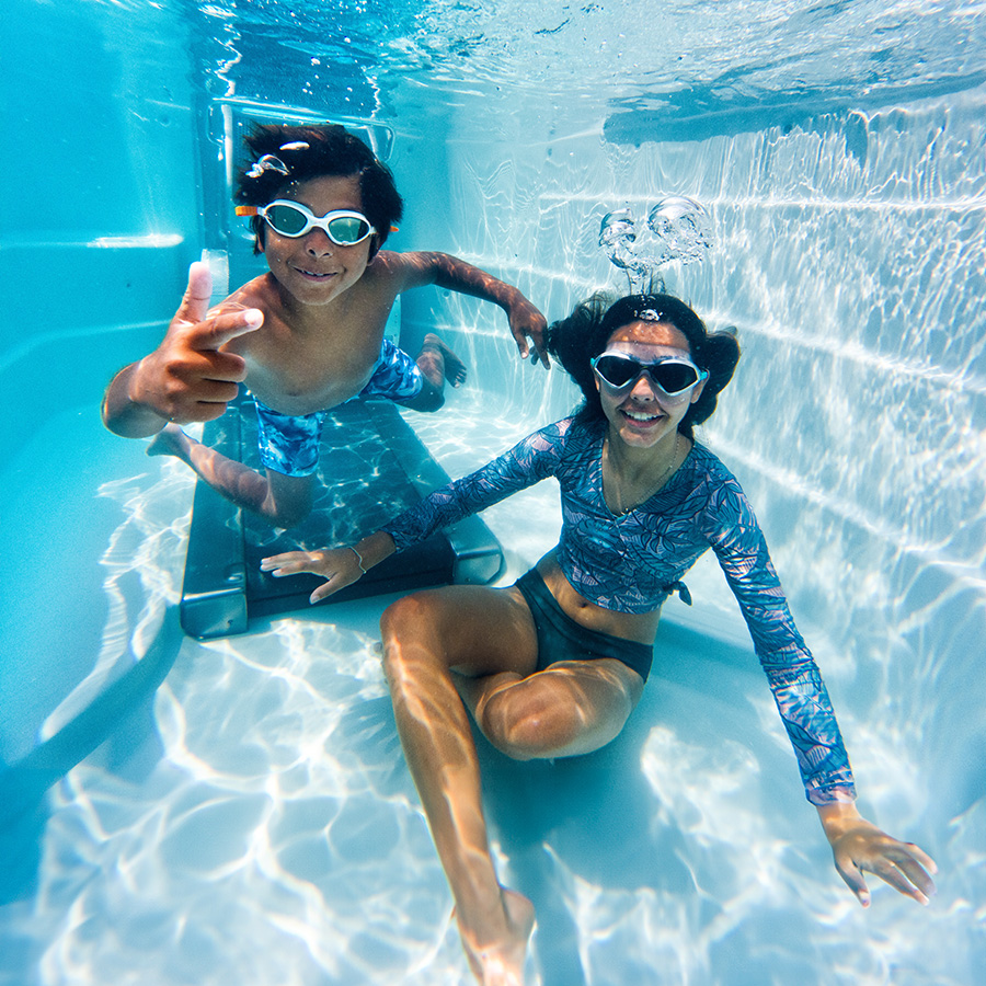 EP FitnessSystems E2000 Kids Underwater Having Fun