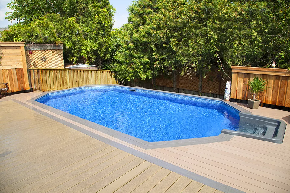 Family pool with integrated spa