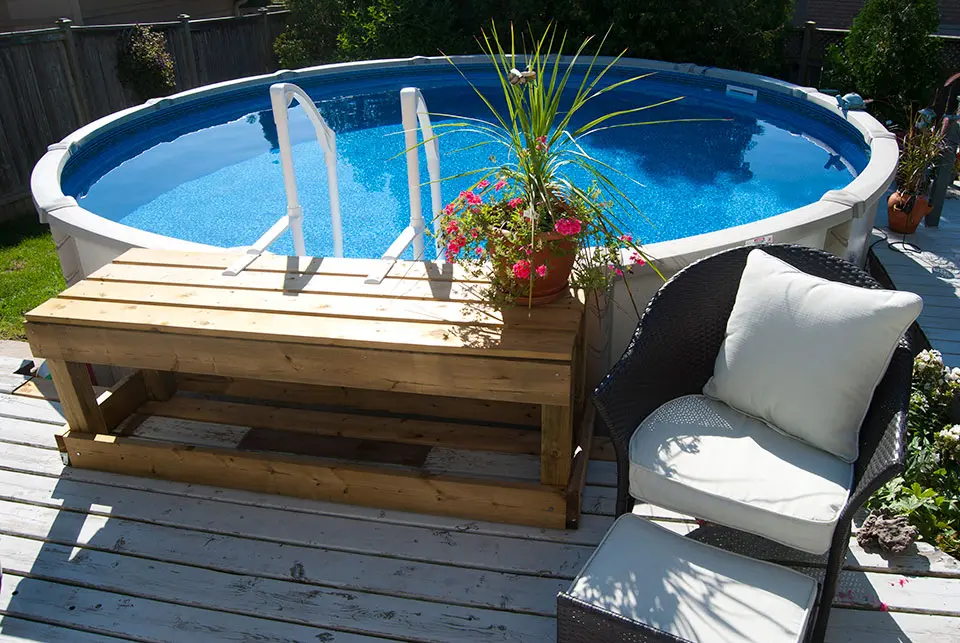Family pool with integrated spa