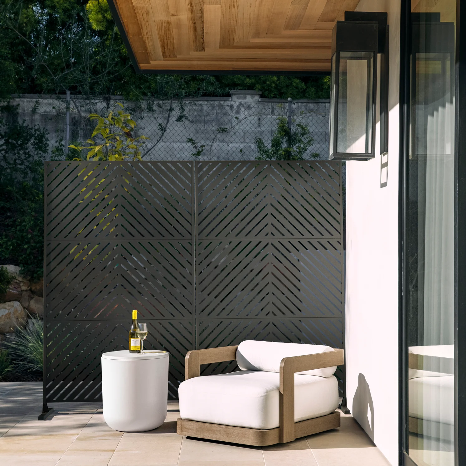 Veradek Arrow privacy screen